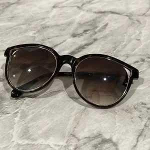 Balmain Black Tortoise Cat Eye Women\'s Sunglasses - NWT Balmain Cat Eye Sunglasses Black for Women for sale | eBay main image 2
